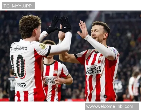 埃因霍温逆转战胜对手豪取11连胜领跑荷甲领先优势扩大至12分